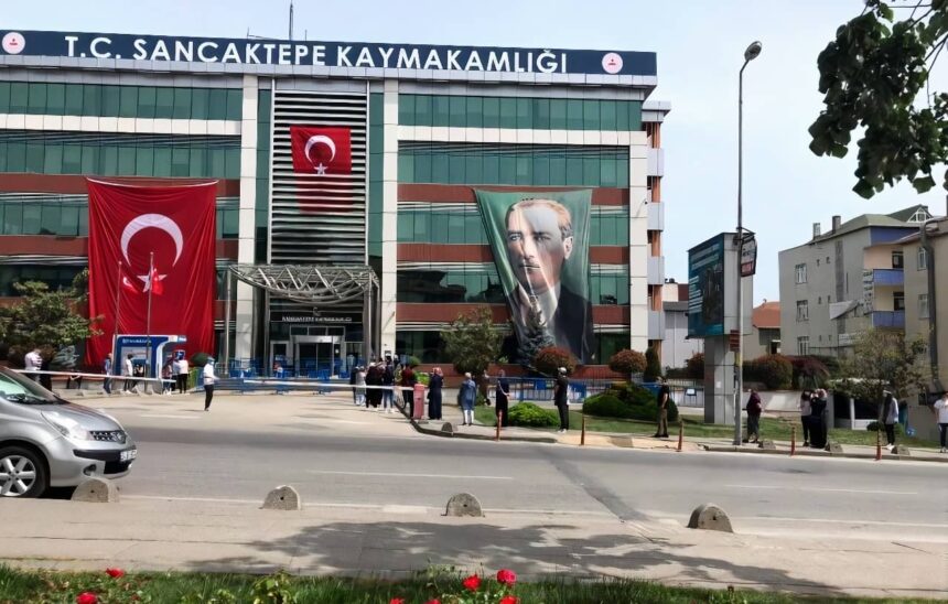 Sokağa çıkma yasağında ‘sosyal mesafeli’ kuyruk! 11