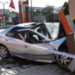 Samandıra'da kaza: Otomobil hurdaya döndü! 13