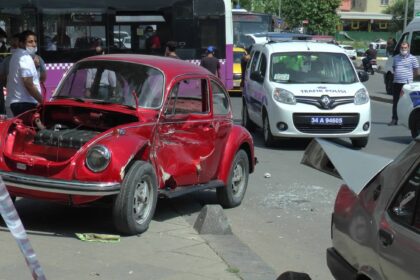 Ehliyetsiz sürücü, zincirleme kazaya sebep oldu! 25