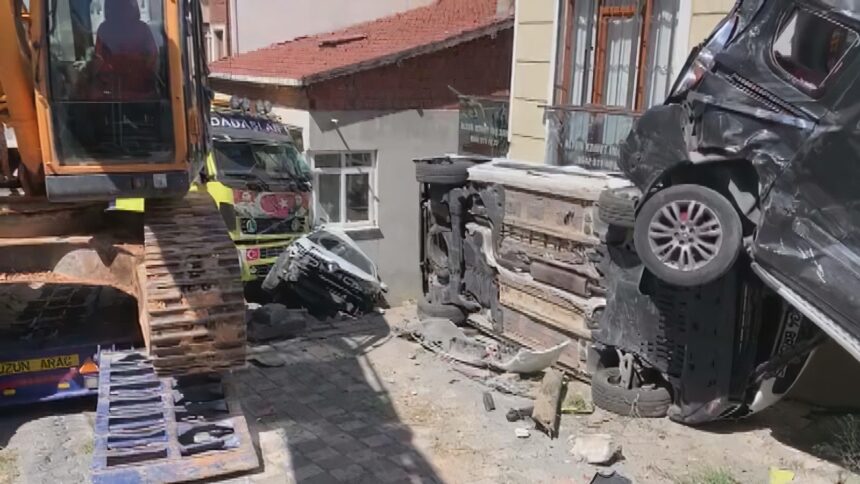 Samandıra'da TIR faciası! Önce 4 aracı biçti, sonra eve çarptı! 11