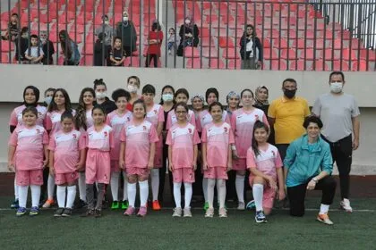 Sancaktepe’nin ilk kadın futbol takımı sahaya indi 38
