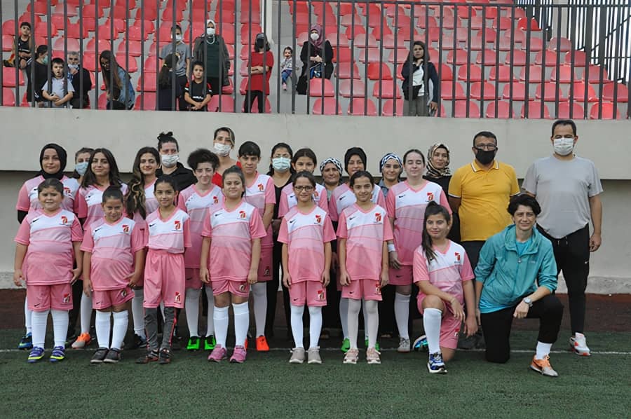 Sancaktepe’nin ilk kadın futbol takımı sahaya indi 7