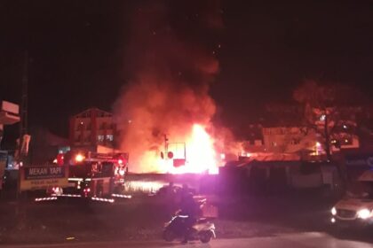 Oto yıkamacıda çıkan yangında kundaklama şüphesi! 34