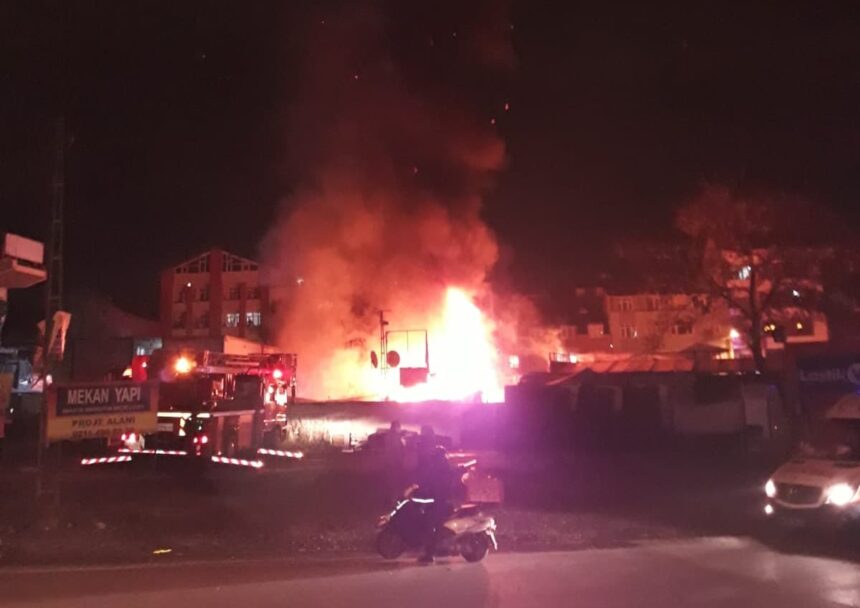 Oto yıkamacıda çıkan yangında kundaklama şüphesi! 11