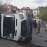 Ticari taksi ile kamyonet çarpıştı: 2 yaralı 13