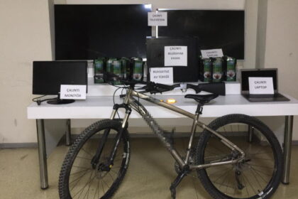 İş yeri hırsızları yakayı ele verdi 23