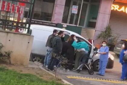 Araçtan inemedi, hastane kapısında doğum yaptı! 42