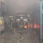 Fabrika bahçesinde alev alan şirket minibüsü panik yarattı! 11