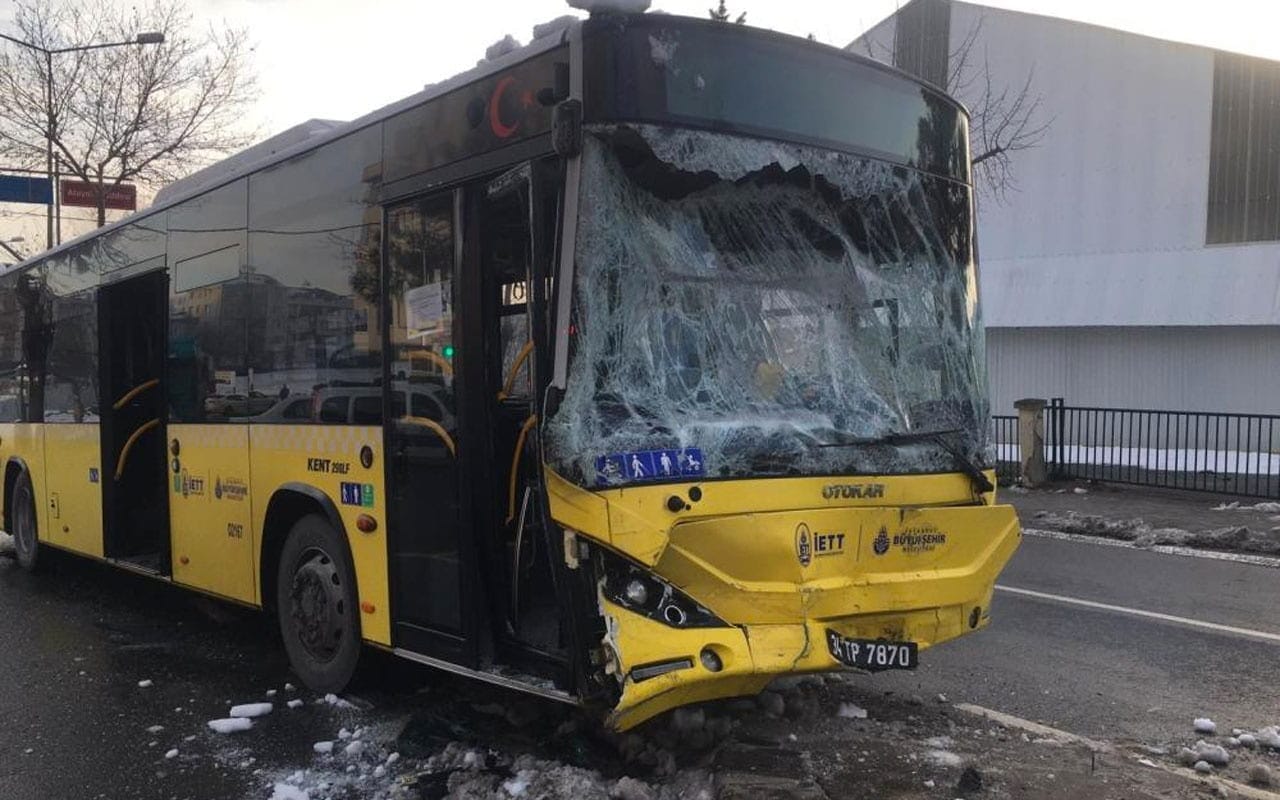 İETT otobüsü ve servis minibüsü çarpıştı: 7 yaralı 7