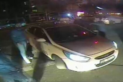 Tartıştıkları otobüs şoförünün yolunu kesip darp ettiler! 21