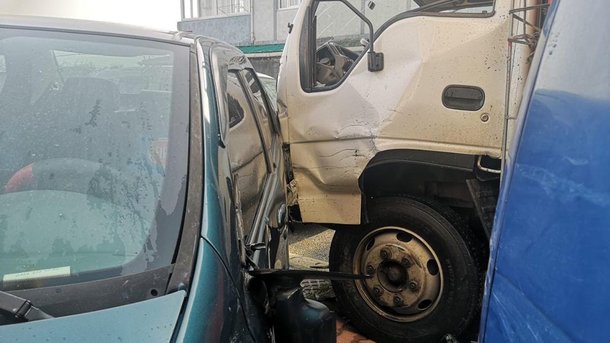 Seyir halindeyken bayılan sürücü kaosa neden oldu 7