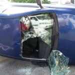 Çocuğa çarpmamak için manevra yaptı, takla attı 13