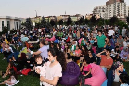 Sancaktepe Belediyesi'nden açık havada yazlık sinema aktivitesi 21