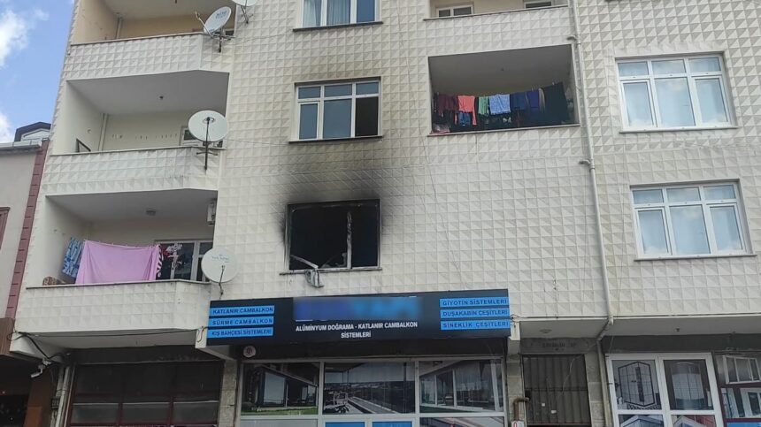 Samandıra'da yangın: Anne ve çocuğu hastaneye kaldırıldı 11 Samandıra'da yangın: Anne ve çocuğu hastaneye kaldırıldı 11