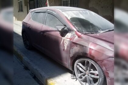 Husumetlisinin aracını benzin döküp yaktı 40