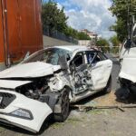 Refüjü aşıp otomobile girdi: 2 yaralı 13