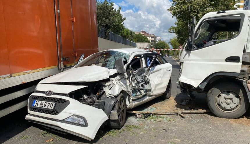 Refüjü aşıp otomobile girdi: 2 yaralı 11