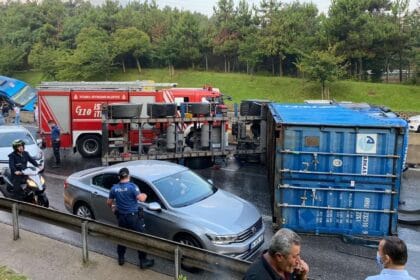 TEM'de kaza: 7 araç birbirine girdi 23