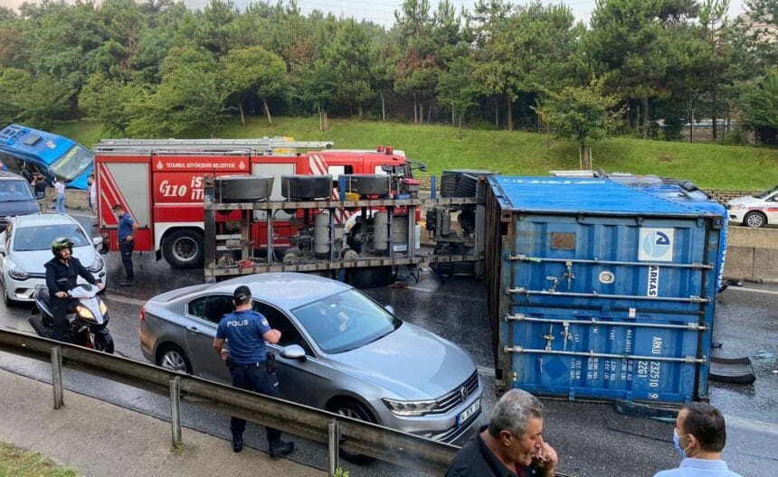 TEM'de kaza: 7 araç birbirine girdi 11