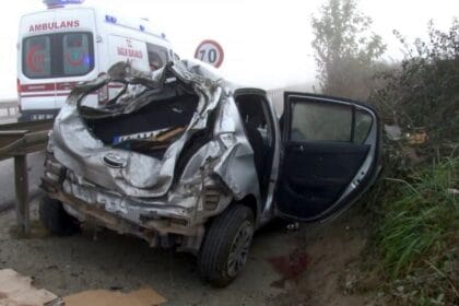 Paşaköy'de sis kazası: 10 takla attı! 36