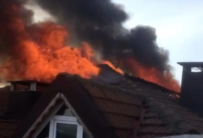 Çatı izolasyonu sırasında çıkan yangın korku yarattı 11