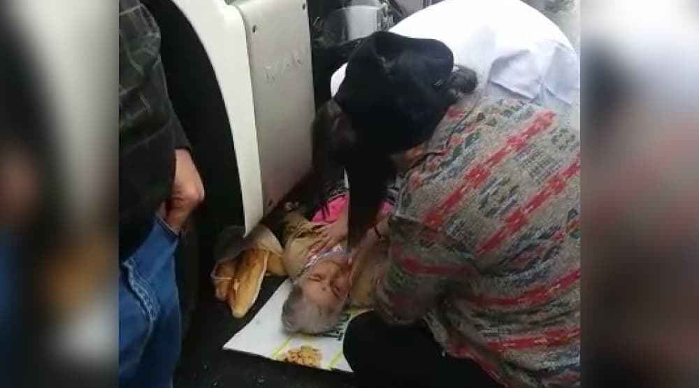 Karşıdan karşıya geçmek isteyen yaşlı kadın TIR'ın altında kaldı 7