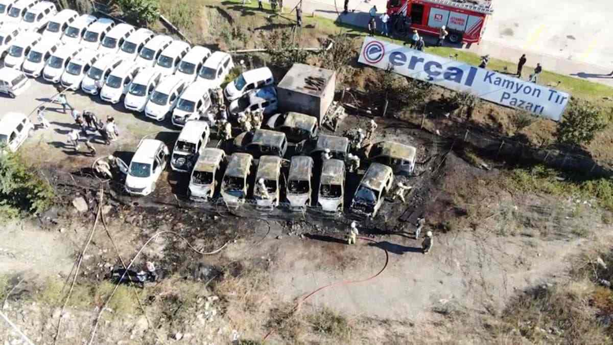 Otoparkta yangın, 16 ticari araç kül oldu 20 Otoparkta yangın, 16 ticari araç kül oldu 7