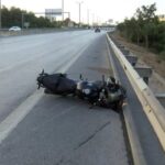 Bariyerlere çarpan motosikletli ağır yaralandı 12