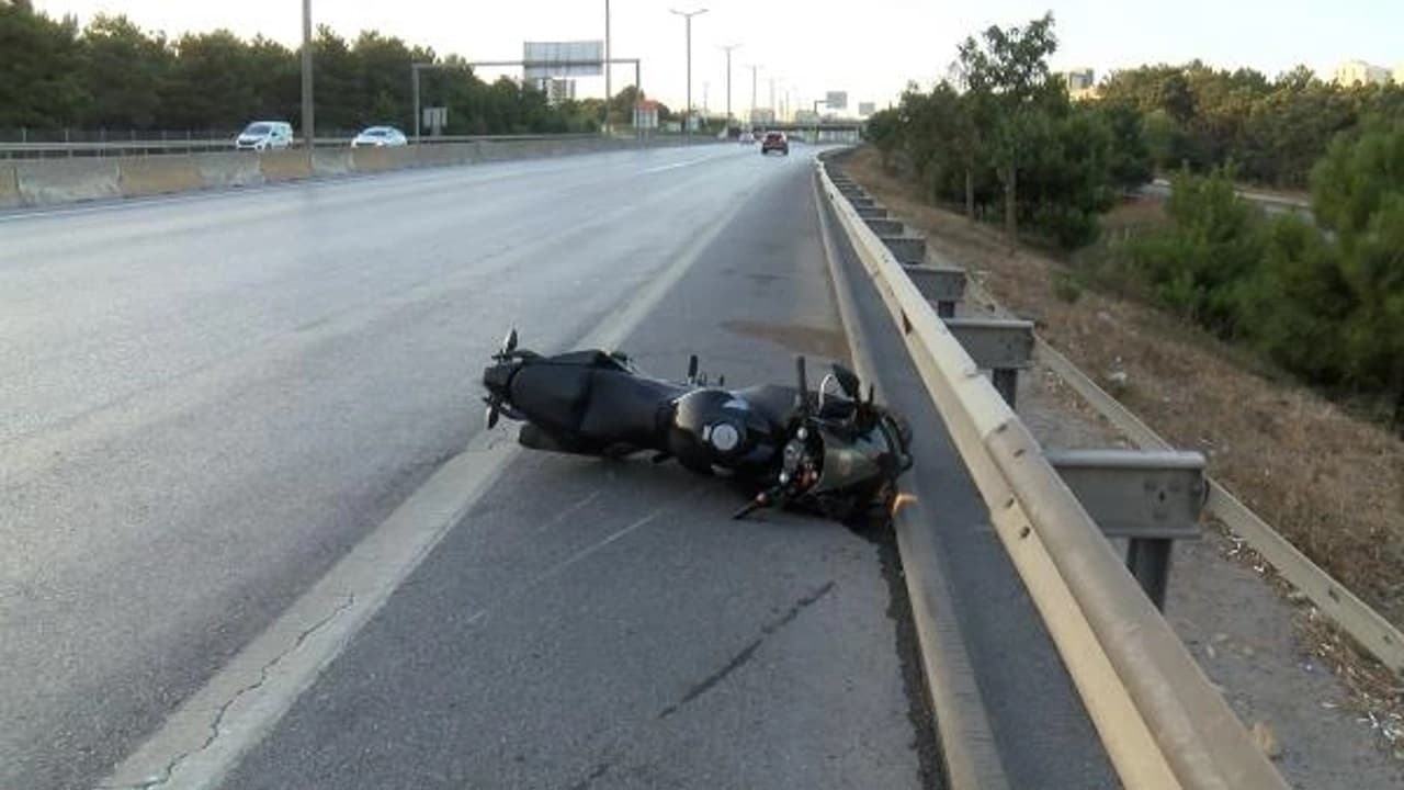Bariyerlere çarpan motosikletli ağır yaralandı 20 Bariyerlere çarpan motosikletli ağır yaralandı 7