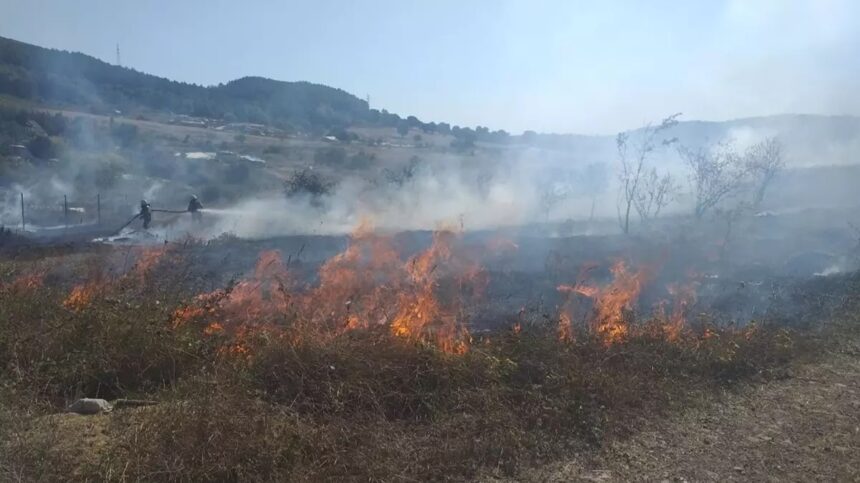 Sancaktepe'de iki ayrı noktada yangın çıktı 11