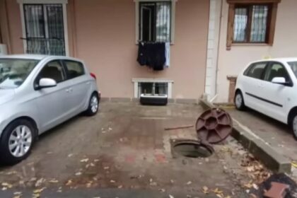 Şiddetli yağmur sonrası rögar taştı, 4 evi lağım suyu bastı 38