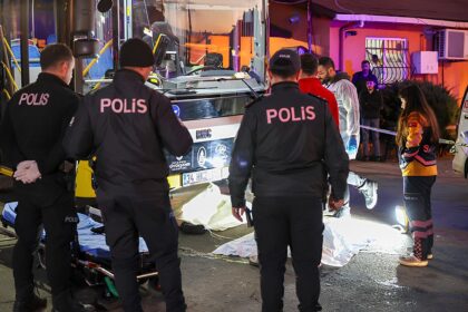 Yenidoğan İETT peronlarında feci kaza! 44