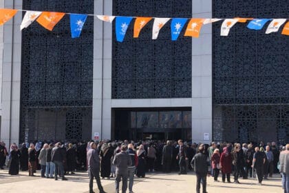 Emekliye yardım kartı vaadi binlerce emekliyi sokağa döktü 42