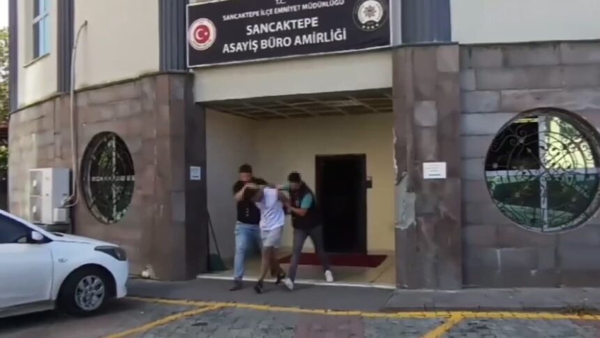 Samandıra'da bir evde yasadışı silahlar ele geçirildi 11 Samandıra'da bir evde yasadışı silahlar ele geçirildi 11