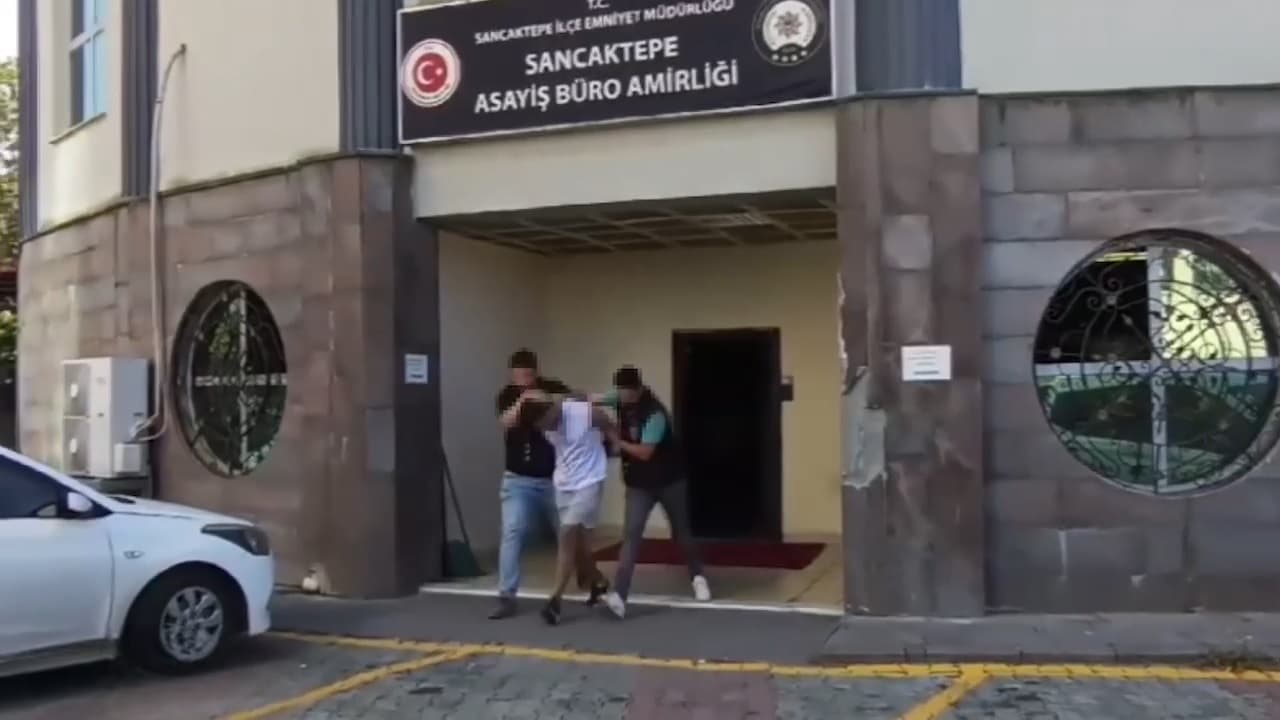 Samandıra'da bir evde yasadışı silahlar ele geçirildi 20 Samandıra'da bir evde yasadışı silahlar ele geçirildi 7