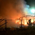 Paşaköy'de ahır ve kümes alanı yandı 13