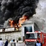 Yenidoğan'da büyük yangın: Soğuk hava deposu küle döndü 12