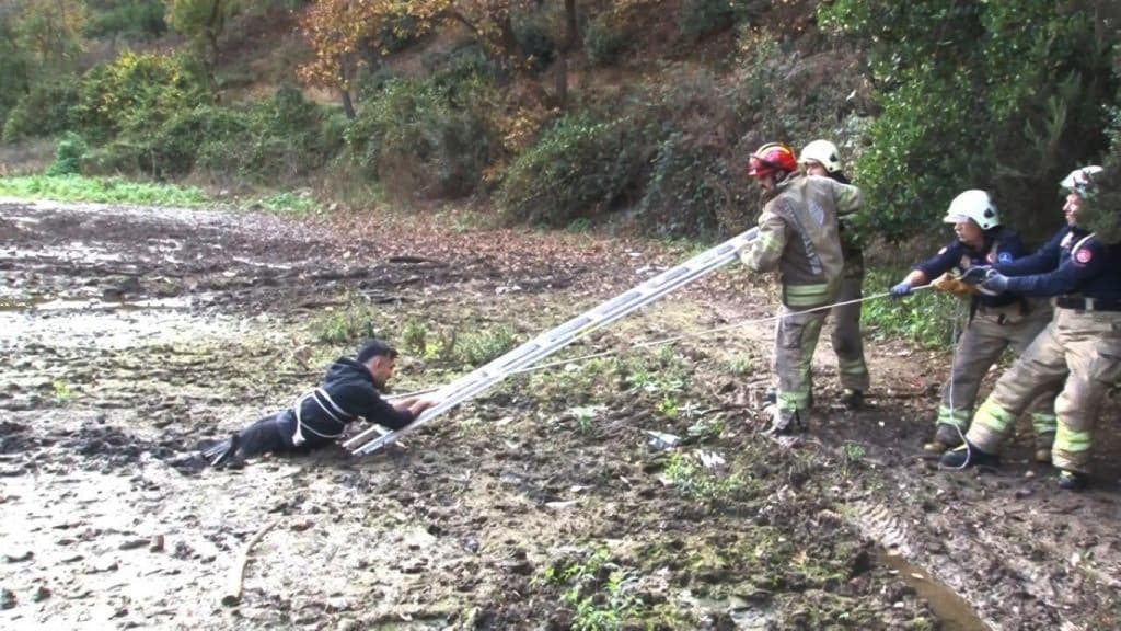 Balık tutma macerası bataklıkta bitti 11