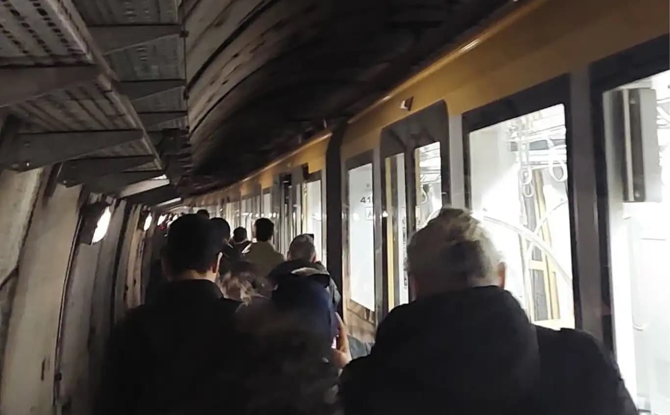 Kontrolden çıkan Samandıra Metrosu 5 durağı pas geçti 20 Kontrolden çıkan Samandıra Metrosu 5 durağı pas geçti 7