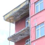 Samandıra'da boş bir binanın balkonu çöktü 12