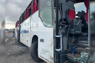 Paşaköy'de otobüs devrildi: 3 ölü, 20 yaralı 20