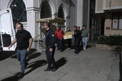 Cami tuvaletinde intihar etti 16 cami tuvalet cekmekoy intihar