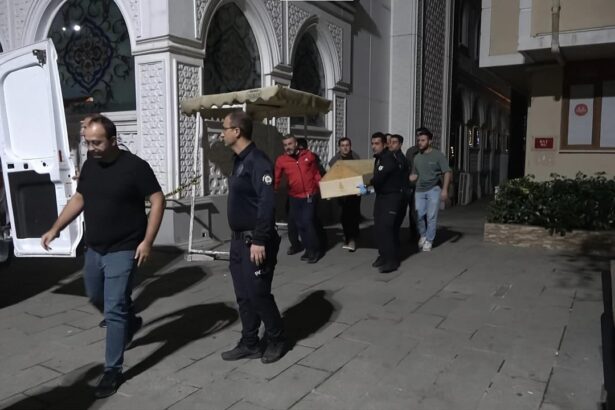 Cami tuvaletinde intihar etti 14