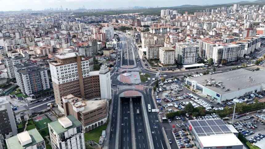 Bölge trafiğine nefes aldıracak Taşdelen Kavşağı hizmete açıldı 11