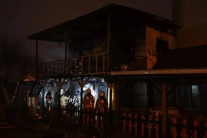 Samandıra'da iki katlı ahşap baraka alevlere teslim oldu 11