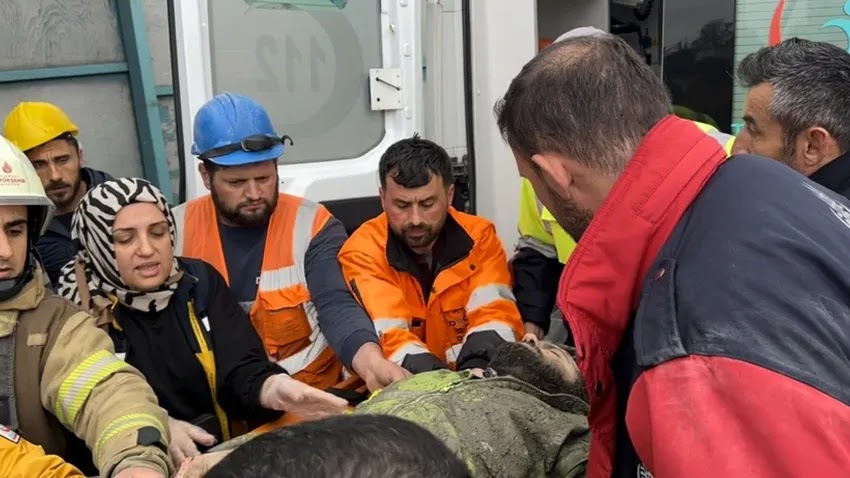 Metro inşaatında kaza! 1 işçi yaş betonun altında kaldı 11 Metro inşaatında kaza! 1 işçi yaş betonun altında kaldı 11