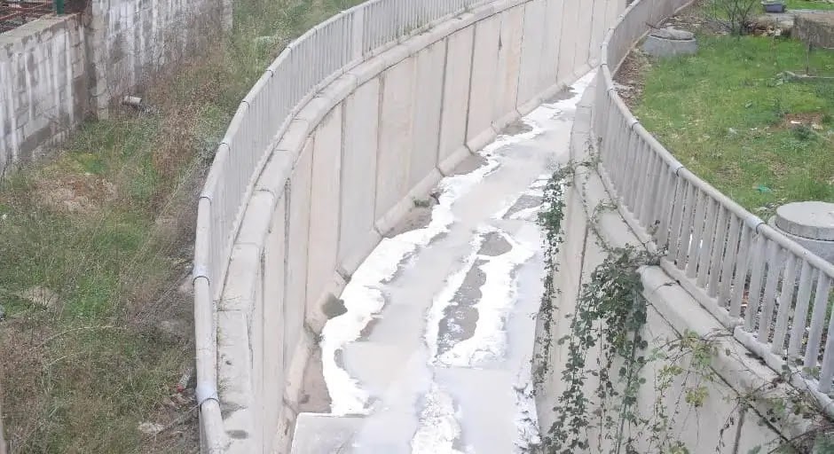 10 ton kimyasal madde dereye aktı 9