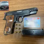 Çakarlı lüks araçtan ruhsatsız silah çıktı 12