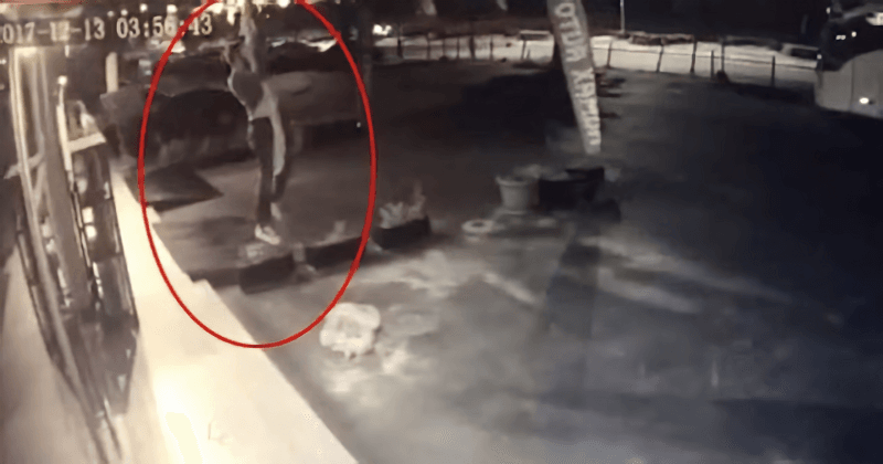 Filmleri aratmayan kaçış sahnesi güvenlik kamerasına takıldı 11 Filmleri aratmayan kaçış sahnesi güvenlik kamerasına takıldı 11