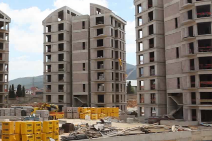 İnşaattan düşen işçi hayatını kaybetti 23